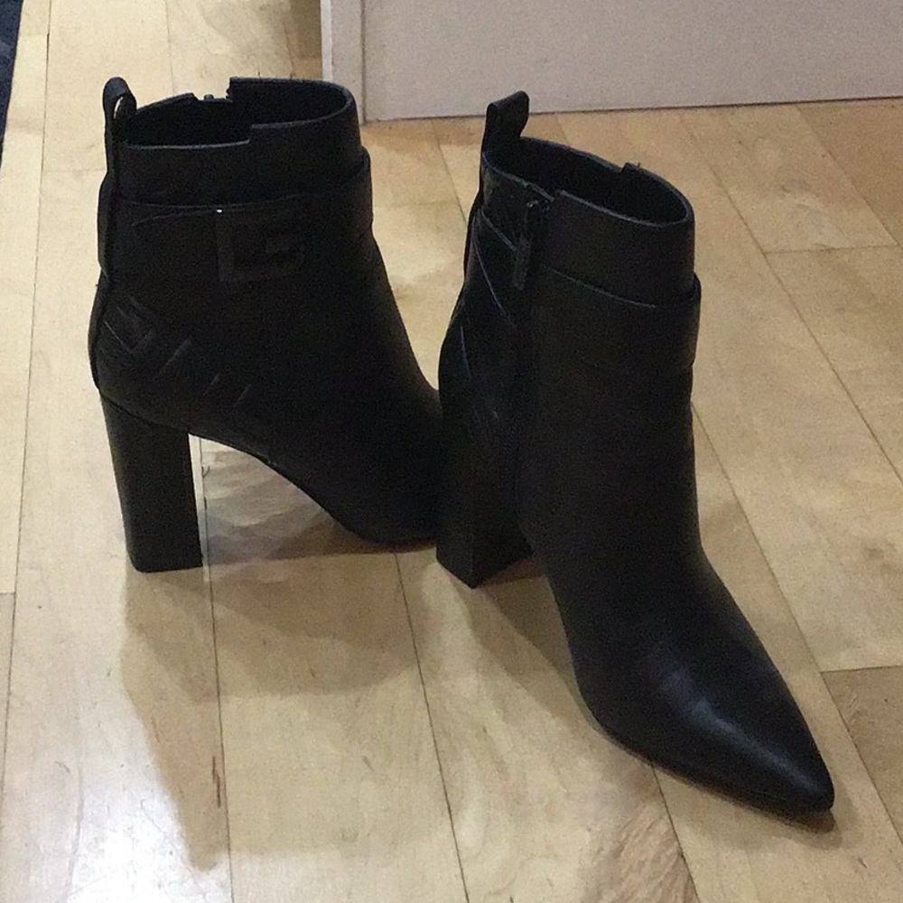 Worn once Guess black booties